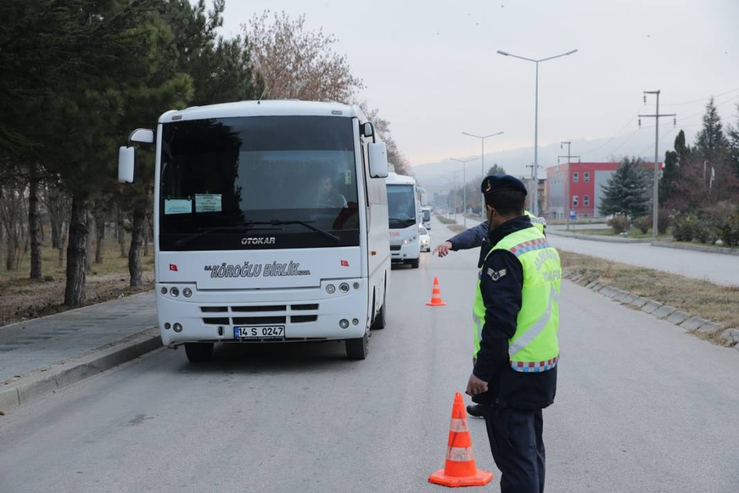 Araç sahipleri için zorunlu uygulama başladı: Bir ilde sıkı denetim var, cezası 1152 TL 12